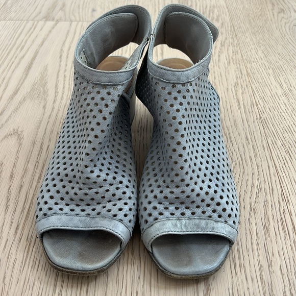 Mimosa Silver/Grey Perforated Open-Toed Sandals - Picture 4 of 7
